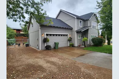 161 NE 9th Street, Madras, OR 97741 - Photo 2
