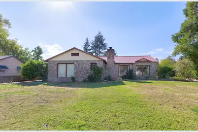 547 Oakdale Drive, Medford, OR 97501 - Photo 1