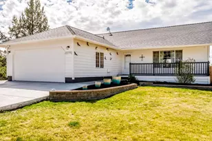 20795 Arago Cir, Bend, OR 97703 - Photo 2