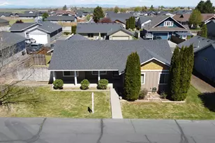 545 SW Sunrise Cir, Metolius, OR 97741 - Photo 2