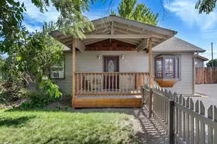 654 NW 4th St, Redmond, OR 97756 - Photo 2