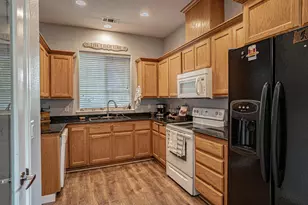 7411 Stonefield Dr, White City, OR 97503 - Photo 4