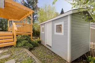 1990 Arlington Dr, Klamath Falls, OR 97601 - Photo 24