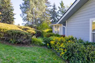 1990 Arlington Dr, Klamath Falls, OR 97601 - Photo 4