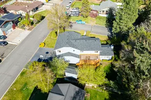 1990 Arlington Dr, Klamath Falls, OR 97601 - Photo 6
