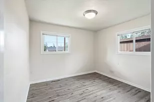 689 S Modoc Ave, Medford, OR 97504 - Photo 24