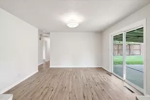 689 S Modoc Ave, Medford, OR 97504 - Photo 18