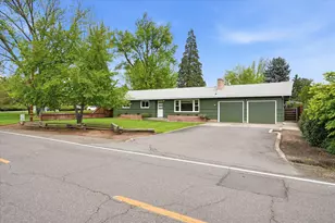 689 S Modoc Ave, Medford, OR 97504 - Photo 2