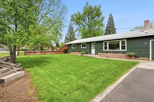 689 S Modoc Ave, Medford, OR 97504 - Photo 4