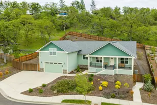 362 Avalon Terrace, Eagle Point, OR 97524 - Photo 2