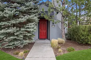 61578 Devils Lake Dr, Bend, OR 97702 - Photo 2
