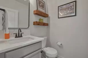 950 N Hindeman St, Sisters, OR 97759 - Photo 16