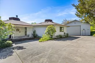 2340 Hillside Dr, Central Point, OR 97502 - Photo 1