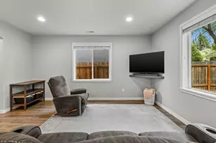 21267 Thornhill Ln, Bend, OR 97701 - Photo 8