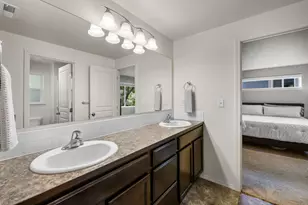 21267 Thornhill Ln, Bend, OR 97701 - Photo 24