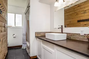 2372 E McAndrews Rd, Medford, OR 97504 - Photo 6