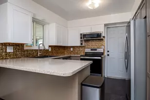 2372 E McAndrews Rd, Medford, OR 97504 - Photo 4