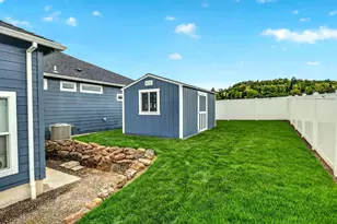 1723 Luxor Ln, Medford, OR 97504 - Photo 8