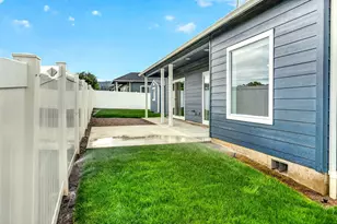 1723 Luxor Ln, Medford, OR 97504 - Photo 16