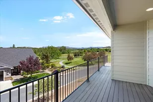 221 Skyhawk Dr, Eagle Point, OR 97524 - Photo 58