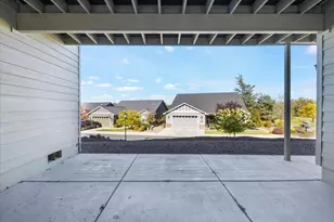 221 Skyhawk Dr, Eagle Point, OR 97524 - Photo 30