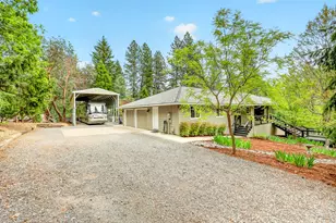 1230 Westmont Dr, Jacksonville, OR 97530 - Photo 2