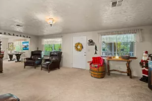 7771 Monument Dr, Grants Pass, OR 97526 - Photo 12