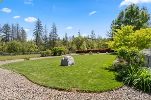 405 Crystal Dr, Grants Pass, OR 97527 - Photo 34