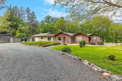8720 Rogue River Highway, Grants Pass, OR 97527 - Photo 2