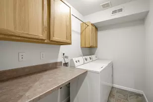 438 NW 19th St, Redmond, OR 97756 - Photo 8