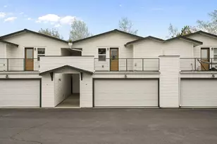 438 NW 19th St, Redmond, OR 97756 - Photo 2