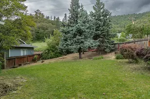 1888 NE Beacon Dr, Grants Pass, OR 97526 - Photo 36