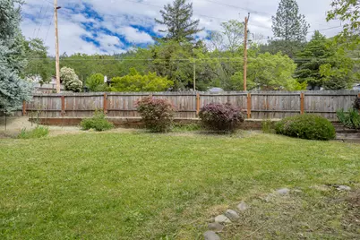1888 NE Beacon Drive, Grants Pass, OR 97526 - Photo 34