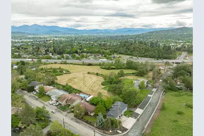 1888 NE Beacon Drive, Grants Pass, OR 97526 - Photo 44