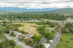 1888 NE Beacon Dr, Grants Pass, OR 97526 - Photo 44