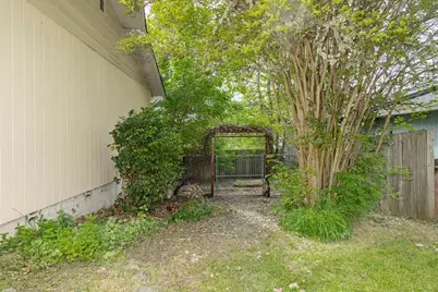 1888 NE Beacon Drive, Grants Pass, OR 97526 - Photo 30