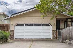 1888 NE Beacon Dr, Grants Pass, OR 97526 - Photo 2