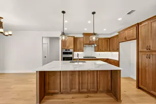4090 Crystal Springs Dr, Medford, OR 97504 - Photo 16