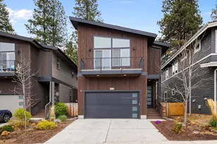 1333 SW Boardwalk Ln, Bend, OR 97702 - Photo 2