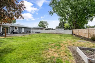 2423 Delta Waters Rd, Medford, OR 97504 - Photo 20