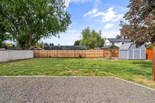 2423 Delta Waters Rd, Medford, OR 97504 - Photo 18