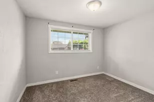 2423 Delta Waters Rd, Medford, OR 97504 - Photo 14