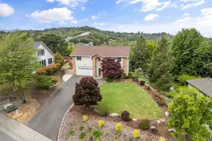 1553 Panoramic Loop, Grants Pass, OR 97527 - Photo 38