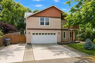 107 N 1st St, Talent, OR 97540 - Photo 2