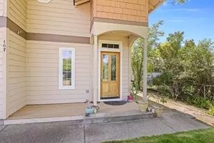 107 N 1st St, Talent, OR 97540 - Photo 4