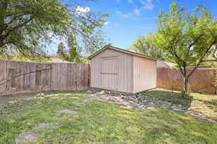 107 N 1st St, Talent, OR 97540 - Photo 34
