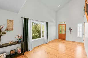 107 N 1st St, Talent, OR 97540 - Photo 4