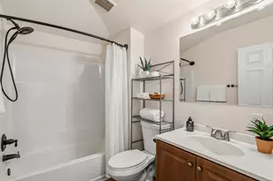 915 NW D St, Grants Pass, OR 97526 - Photo 12