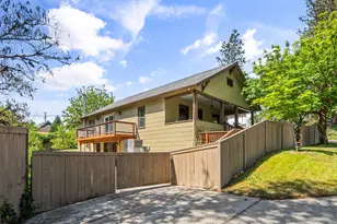 915 NW D St, Grants Pass, OR 97526 - Photo 28