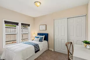 915 NW D St, Grants Pass, OR 97526 - Photo 14